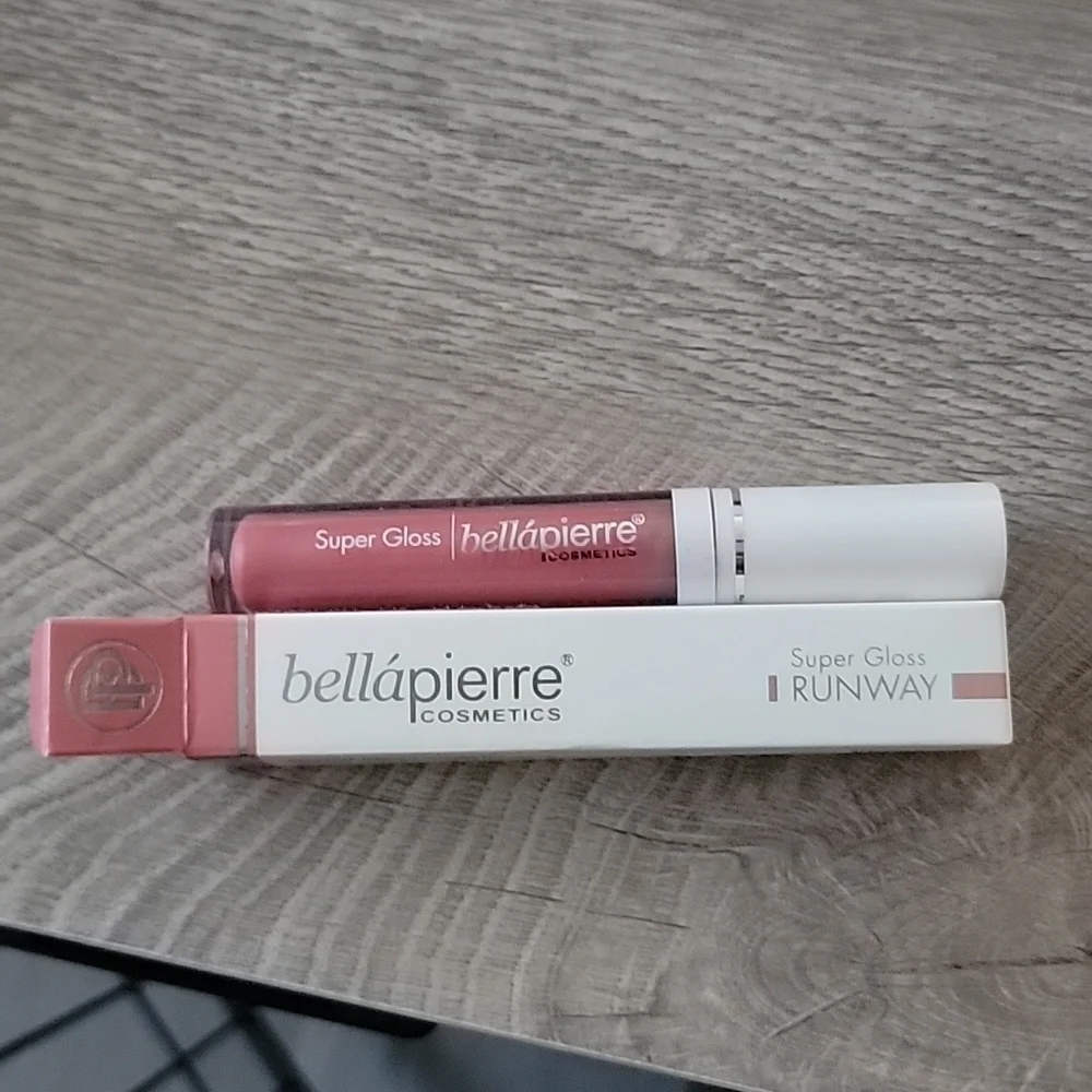 NWT Bellapierre Super‎ Gloss Runway